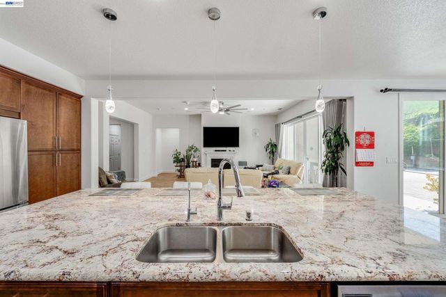 2904 Hanauma Bay Dr., Pittsburg, CA 94565