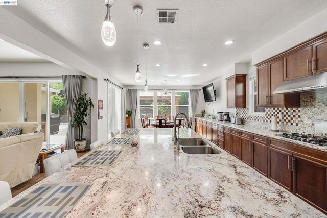 2904 Hanauma Bay Dr., Pittsburg, CA 94565