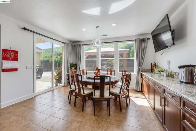 2904 Hanauma Bay Dr., Pittsburg, CA 94565