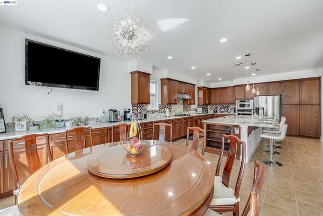 2904 Hanauma Bay Dr., Pittsburg, CA 94565