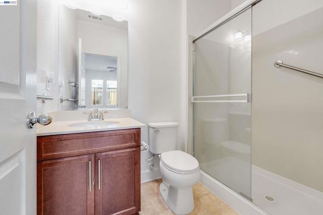 2904 Hanauma Bay Dr., Pittsburg, CA 94565