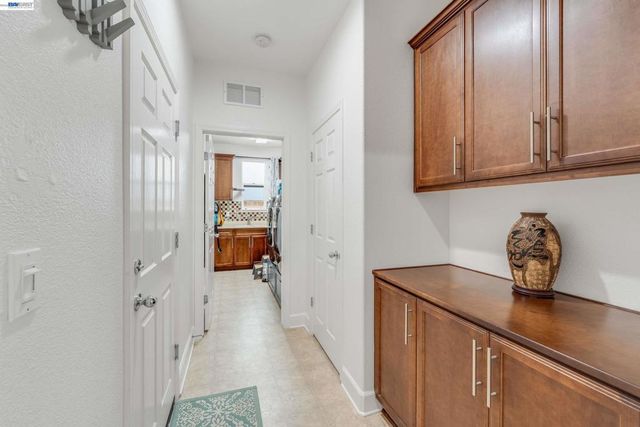 2904 Hanauma Bay Dr., Pittsburg, CA 94565