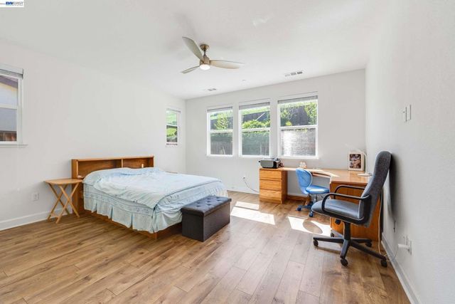 2904 Hanauma Bay Dr., Pittsburg, CA 94565