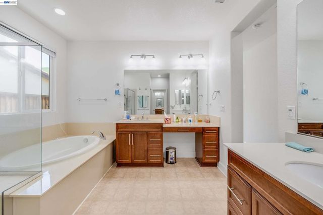 2904 Hanauma Bay Dr., Pittsburg, CA 94565