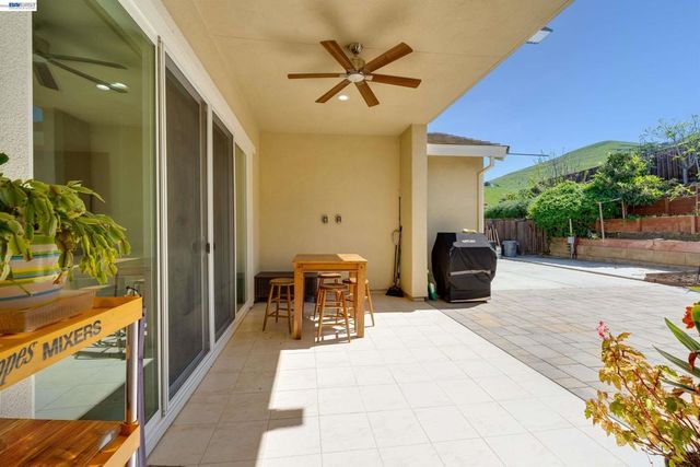 2904 Hanauma Bay Dr., Pittsburg, CA 94565