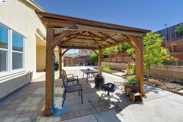 2904 Hanauma Bay Dr., Pittsburg, CA 94565