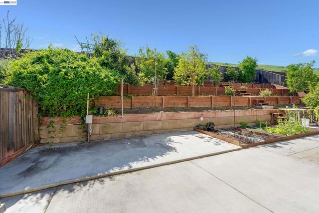 2904 Hanauma Bay Dr., Pittsburg, CA 94565