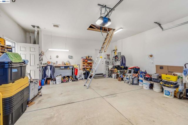 2904 Hanauma Bay Dr., Pittsburg, CA 94565