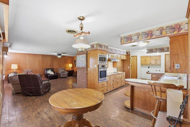 1839 W Henderson Rd, Angleton, TX 77515