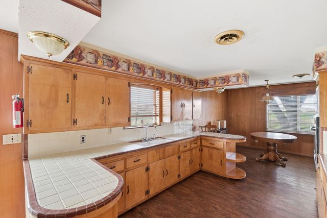 1839 W Henderson Rd, Angleton, TX 77515