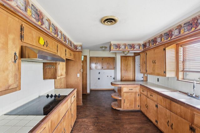 1839 W Henderson Rd, Angleton, TX 77515