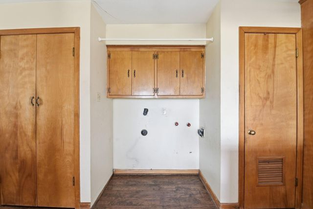 1839 W Henderson Rd, Angleton, TX 77515