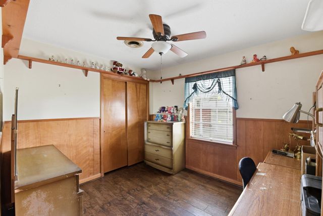 1839 W Henderson Rd, Angleton, TX 77515