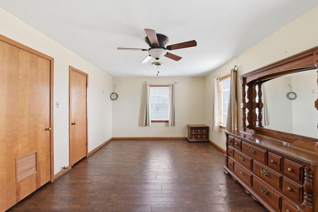 1839 W Henderson Rd, Angleton, TX 77515