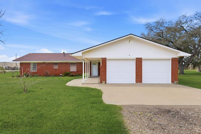 1839 W Henderson Rd, Angleton, TX 77515