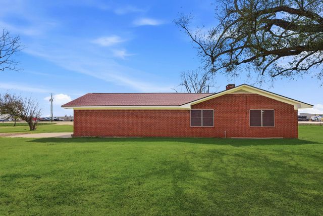 1839 W Henderson Rd, Angleton, TX 77515