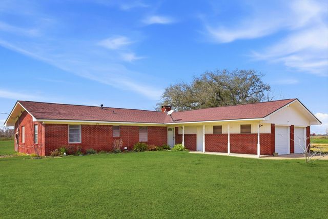 1839 W Henderson Rd, Angleton, TX 77515