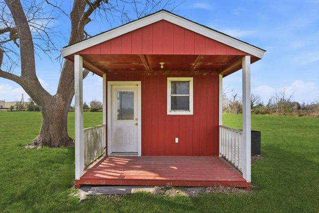 1839 W Henderson Rd, Angleton, TX 77515