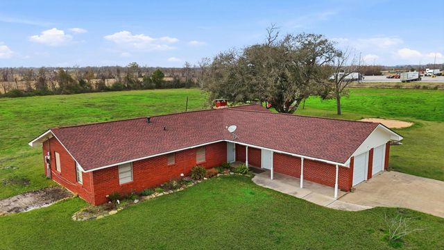 1839 W Henderson Rd, Angleton, TX 77515