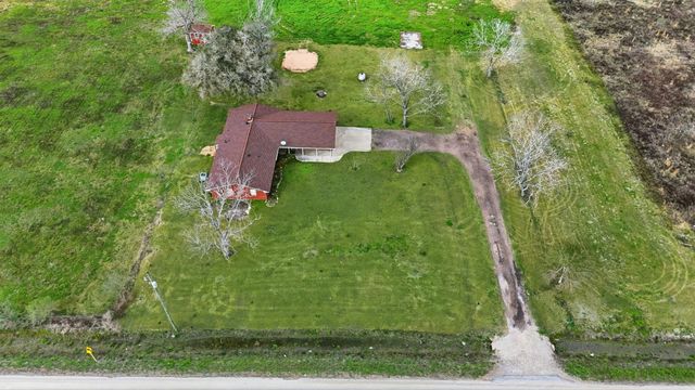 1839 W Henderson Rd, Angleton, TX 77515