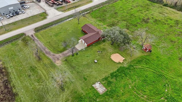1839 W Henderson Rd, Angleton, TX 77515