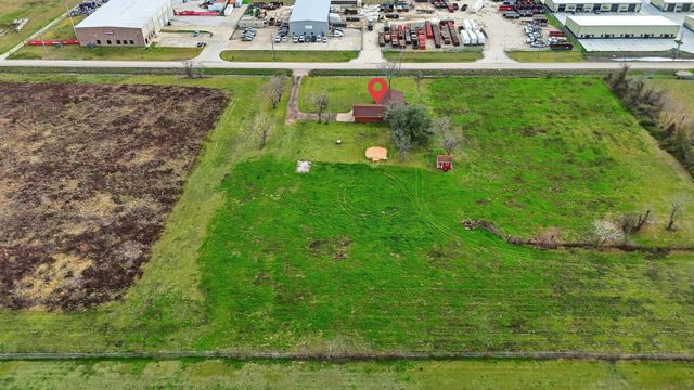 1839 W Henderson Rd, Angleton, TX 77515