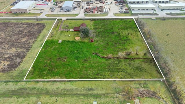 1839 W Henderson Rd, Angleton, TX 77515