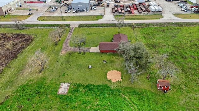 1839 W Henderson Rd, Angleton, TX 77515