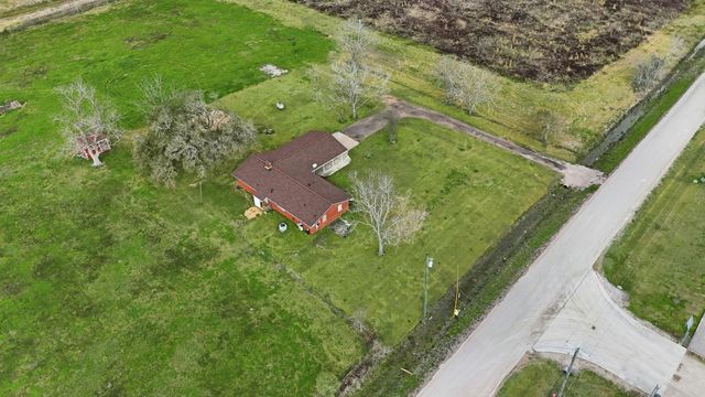 1839 W Henderson Rd, Angleton, TX 77515