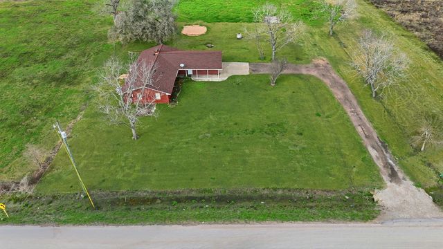 1839 W Henderson Rd, Angleton, TX 77515