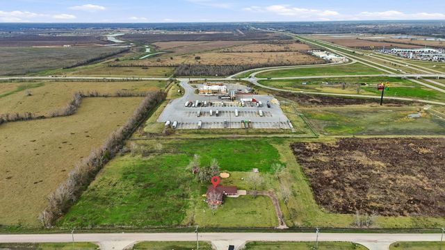 1839 W Henderson Rd, Angleton, TX 77515