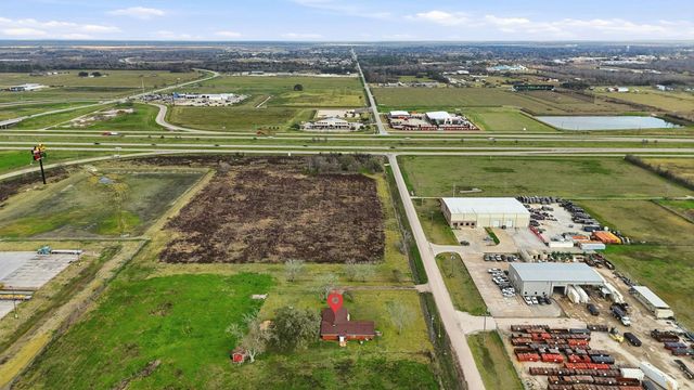 1839 W Henderson Rd, Angleton, TX 77515