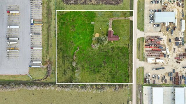 1839 W Henderson Rd, Angleton, TX 77515