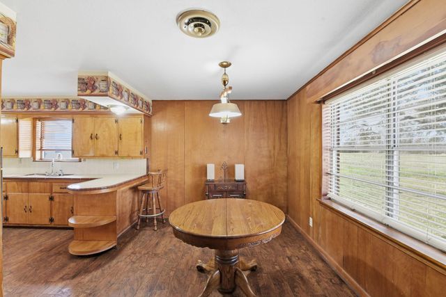 1839 W Henderson Rd, Angleton, TX 77515