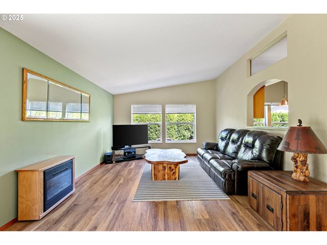3220 CRESCENT Ave 3, Eugene, OR 97408