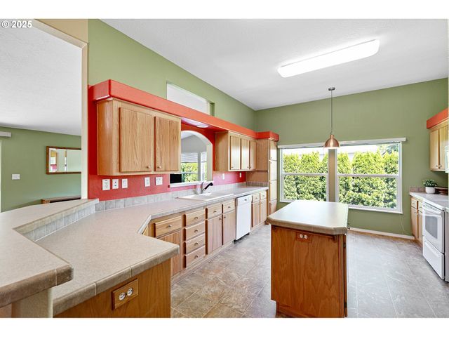 3220 CRESCENT Ave 3, Eugene, OR 97408