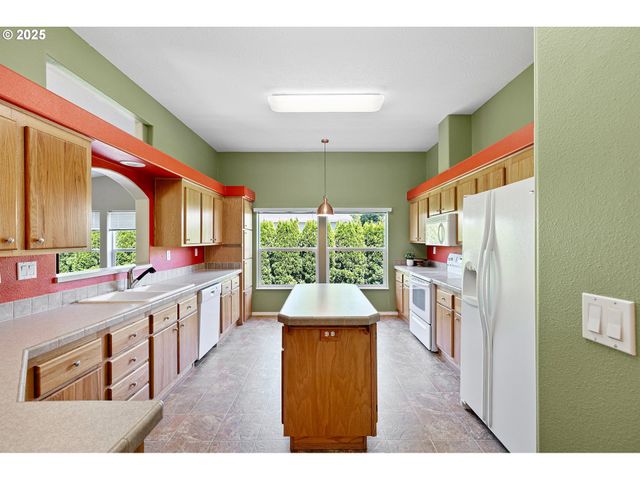 3220 CRESCENT Ave 3, Eugene, OR 97408