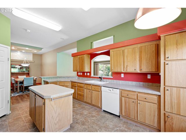 3220 CRESCENT Ave 3, Eugene, OR 97408