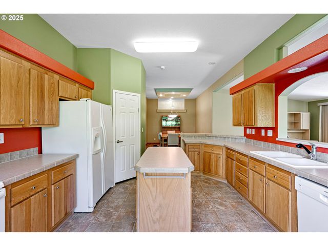 3220 CRESCENT Ave 3, Eugene, OR 97408