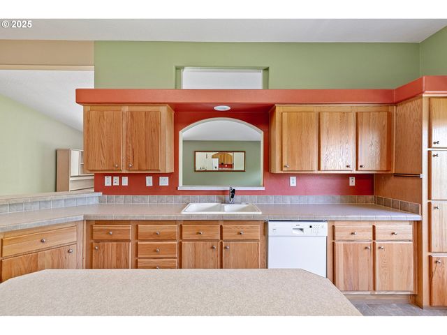 3220 CRESCENT Ave 3, Eugene, OR 97408