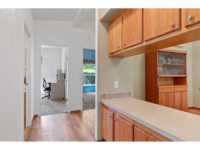 3220 CRESCENT Ave 3, Eugene, OR 97408