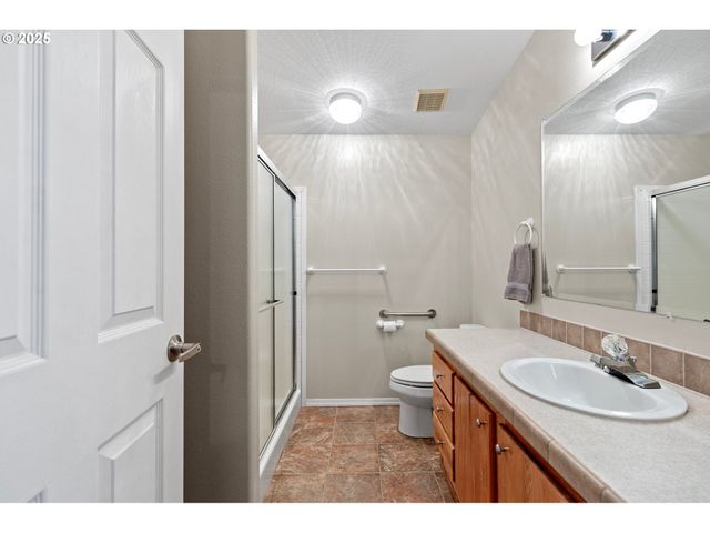 3220 CRESCENT Ave 3, Eugene, OR 97408