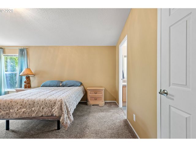 3220 CRESCENT Ave 3, Eugene, OR 97408