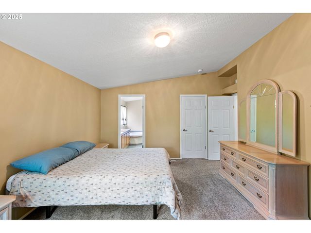 3220 CRESCENT Ave 3, Eugene, OR 97408