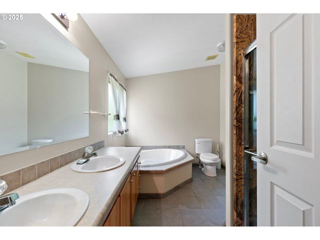3220 CRESCENT Ave 3, Eugene, OR 97408