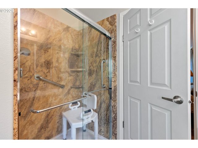 3220 CRESCENT Ave 3, Eugene, OR 97408