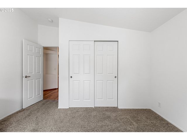3220 CRESCENT Ave 3, Eugene, OR 97408