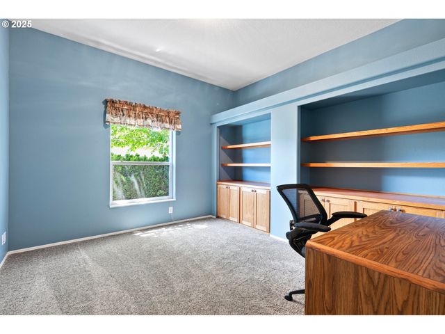 3220 CRESCENT Ave 3, Eugene, OR 97408