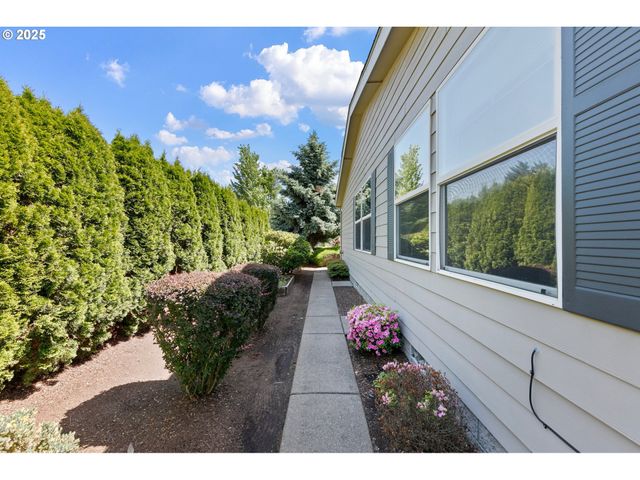 3220 CRESCENT Ave 3, Eugene, OR 97408