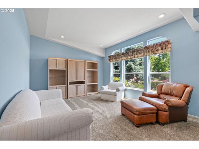 3220 CRESCENT Ave 3, Eugene, OR 97408